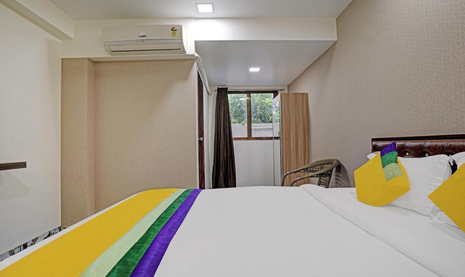 Glitz Hotels Golden Birds - Mahape, Нави Мумбай Екстериор снимка