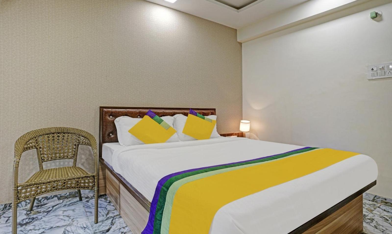 Glitz Hotels Golden Birds - Mahape, Нави Мумбай Екстериор снимка