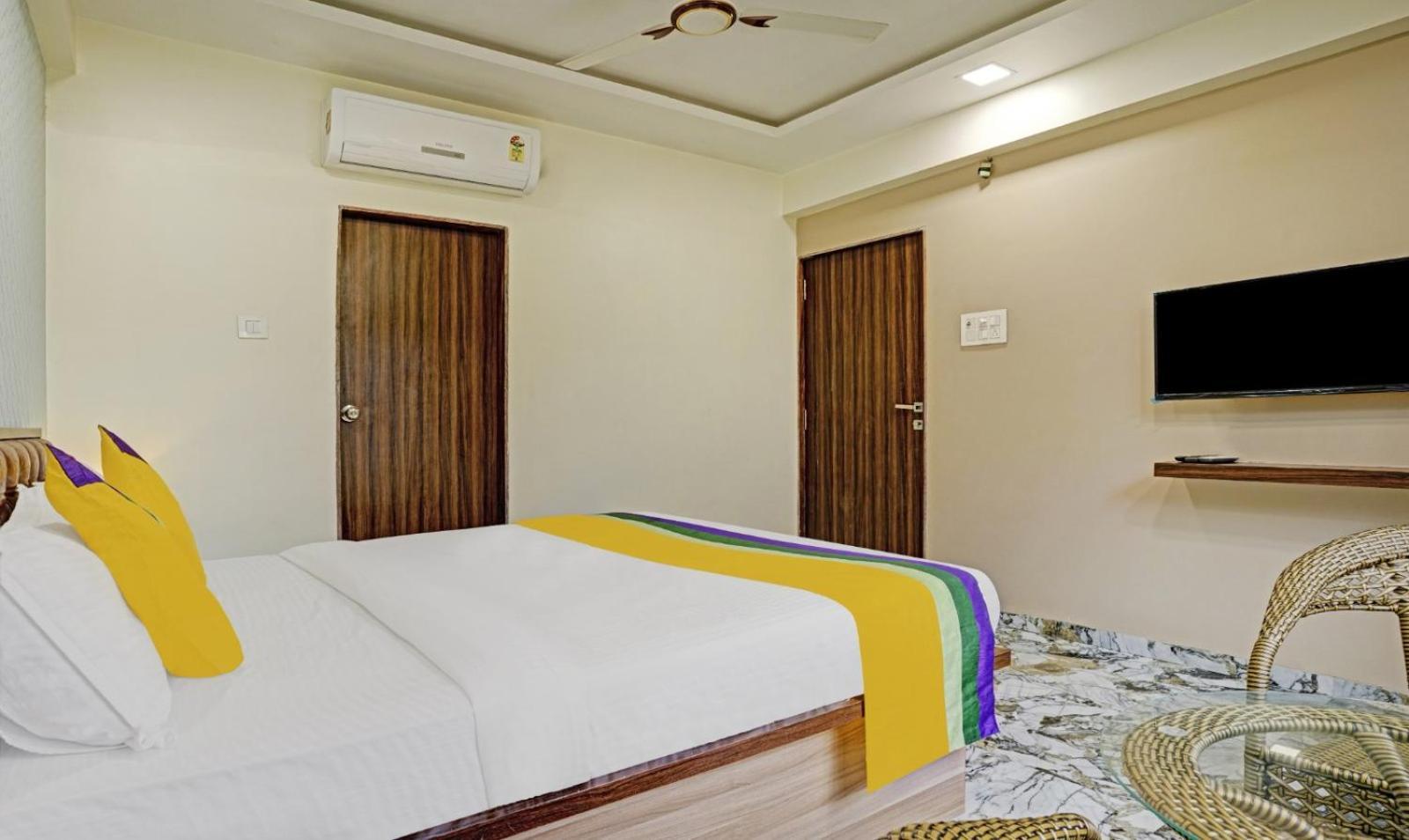 Glitz Hotels Golden Birds - Mahape, Нави Мумбай Екстериор снимка